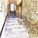Black & White 3* Pietra Montecorvino