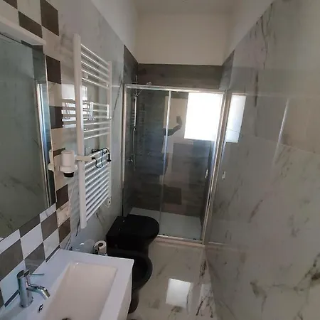 Bed & Breakfast Black & White