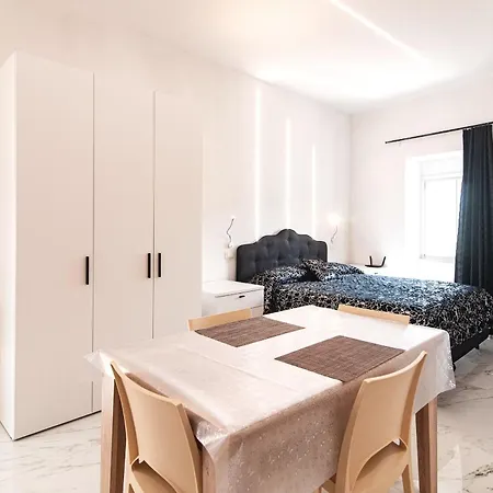 Bed & Breakfast Black & White